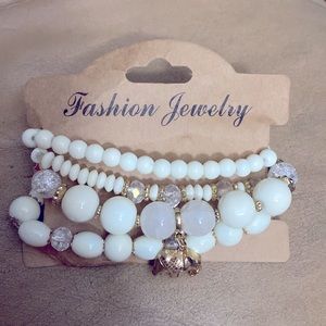 🆕4 pcs white bracelet with an Elephant🆕